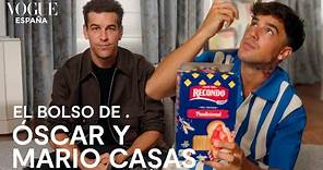 ¿Qué hay en el bolso de Mario y Óscar Casas? | VOGUE España