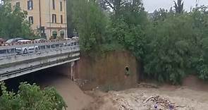 Maltempo in Emilia Romagna, il fiume Savena in piena a San Lazzaro di Savena
