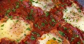 The perfect brunch🍳 Recipe👇 Ingredients - 2 tbsp olive oil 1 yellow onion, chopped 1 roasted red pepper or 1 bell pepper, chopped 1/4 tsp fine sea salt 3 garlic cloves, minced 2 tbsp tomato paste 1 tsp ground cumin 1/2 tsp smoked paprika 1/4 tsp red pepper flakes 28 oz can crushed tomatoes 2 tbsp fresh parsley, chopped more for serving 4-6 eggs Salt & black pepper Baguette for serving Instructions: 1. Preheat oven to 375 F. In a cast iron skillet (or other oven safe pan), warm the oil over med