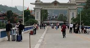 GLOBALink | China-Vietnam border port welcomes Vietnamese tour group