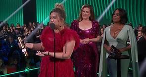The Kelly Clarkson Show wins the award for Daytime Talk Show of 2022 live at the 2022 People’s Choice Awards.
