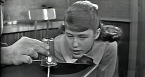 Science In A Candle-Watch Mr.Wizard-1964
