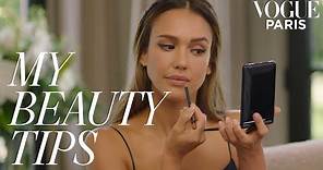 Jessica Alba’s five-minute graphic eyeliner look | My Beauty Tips | Vogue Paris