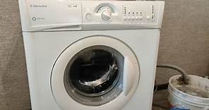Electrolux EWS 1020 - final rinse and final spin 1000 rpm (yesterday's video)