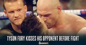 THE MOMENT TYSON FURY KISSED HIS OPPONENT BEFORE THE FIGHT STARTED | COMMENTATORS IN SHOCK! 😂