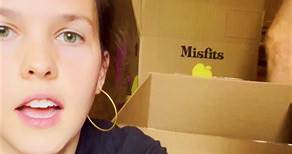 Here’s what Misfits Market’s very own Senior Produce Buyer Melissa is buying from Misfits this fall—and why you should get your (tiny) hands on things like honeycrisp apples, sungold berries, and kiwis. #misfitsmarket #produce #whatsinseason #seasonalproduce #unbox #unboxing #producebuyer #fallproduce