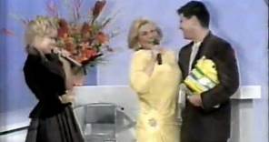 Hebe (1995) - Angélica vai ao programa com César Filho e canta "Dois Namorados"