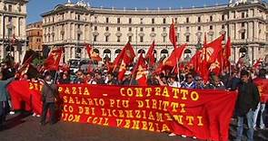 Italy coalition: Thousands rally in Rome against cuts