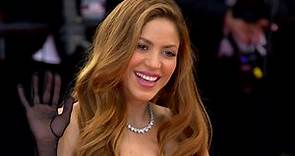 Shakira sparks romance rumors with Lewis Hamilton