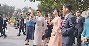 Peng Liyuan visits Vietnam National University, Hanoi