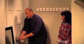 Hot in Cleveland Blooper: Will Sasso's Stuck in a Closet