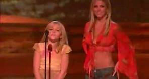 Britney Spears and little sister Jamie Lynn Spears - Teen Choice Awards 2002 HQ