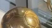 Ronaldo Nazario disfrutando su balón de oro
