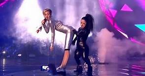 Miley Cyrus (TWERKING AGAIN) EMA Performance 2013