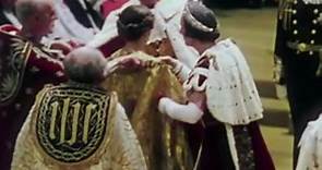 En febrero de 1952 y con tan sólo 27 años, la hija del rey Jorge VI accede al trono con el nombre de Isabel II. Su coronación en 1953 es retransmitida en directo y por primera vez. Tienes 'Los Windsor' en #RTVEPlay https://t.co/8Jw2kl11KK https://t.co/iyEWGAK2Sb