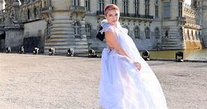 Florence Pugh y el vestido lila transparente en el desfile de Valentino