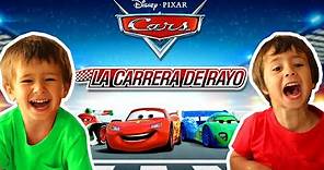 LA CARRERA DE RAYO MCQUEEN DISNEY JUNIOR Juegos de carreras de autos para niños - CARS