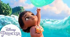 Moana bebé conoce el óceano | Disney Princesa