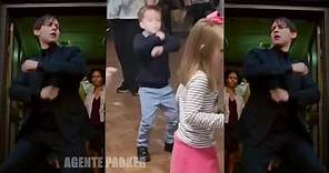 Kid dancing like Peter Parker (Bully Maguire) // Niño bailando como Bully Maguire