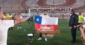 Chileno Rodrigo Ureña se toma fotos con la Copa de Campeón 2023
