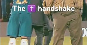 Noni Madueke and Trevoh Chalobah’s ✝️ handshake. All glory to the most high. 👆🏾#Madueke #Chalobah