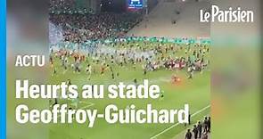 Stade Geoffroy-Guichard : des supporters envahissent la pelouse après la défaite de Saint-Etienne