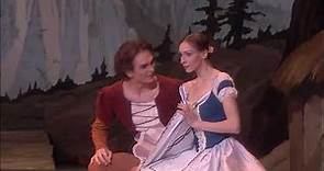 Olga Smirnova and Artemy Belyakov. A. Adam. "Giselle." Act 1. Bolshoi Theatre of Russia, 2020.