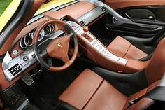 Fitur Interior Mobil Carrera GT