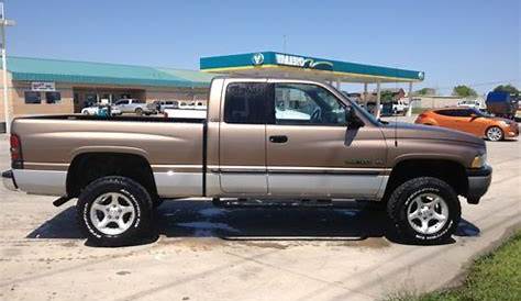 Sell used 2001 Dodge Ram 1500 Off-Road Package w/ Topper in Ponder