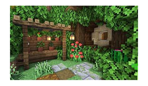 Minecraft Player Showcases Clever Garden Decor Techniques