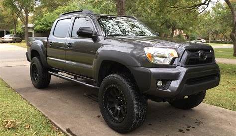 Sell used 2015 Toyota Tacoma in Saint Hedwig, Texas, United States, for