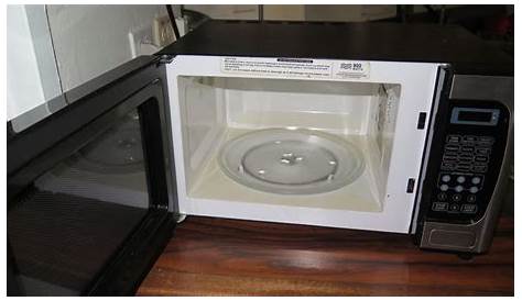 Emerson 900 Watt Microwave Oven - Oahu Auctions