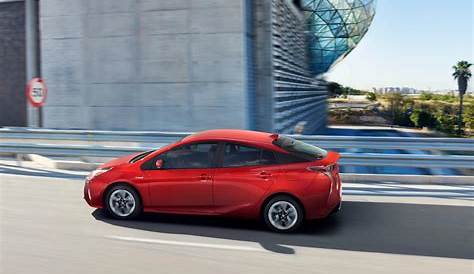 Toyota unveils Prius hybrid with 10% better fuel efficiency [VIDEO