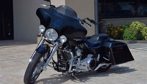 pictures of a harley-davidson street glide