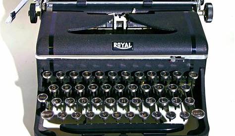 Royal Manual Typewriter | Macefemixo