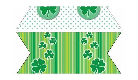 St Patrick’s Day Decorations ~ FREE PRINTABLE Shamrock Flags #DIY #Crafts
