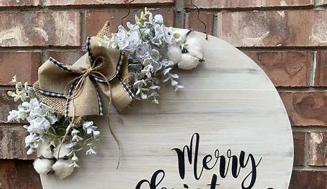 Everyday Wholesome | 35 Best Christmas Door Hangers for Holiday Decor