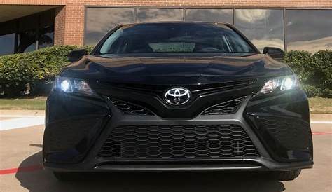 2021 toyota camry se nightshade features