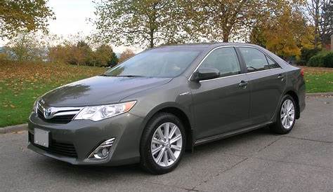 2014 Toyota Camry Hybrid XLE Road Test Review | The Car Magazine