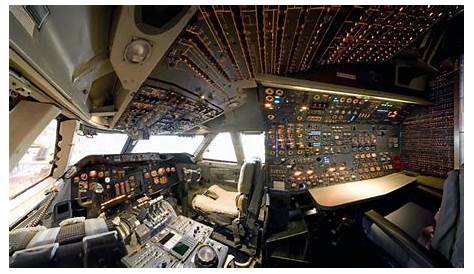 Boeing 747 Cockpit | How Things Fly