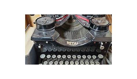 royal manual typewriter 1950