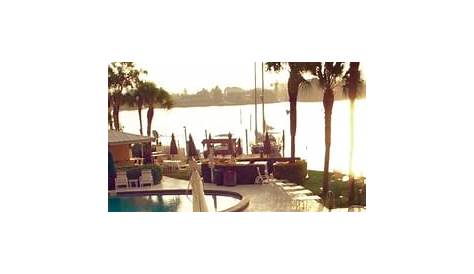 Charter Club Resort of Naples Bay - Hotels - 1000 10th Ave S, Naples
