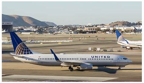 United Airlines Aircraft Fleet N27213 Boeing 737-800 taxiing at SFO San