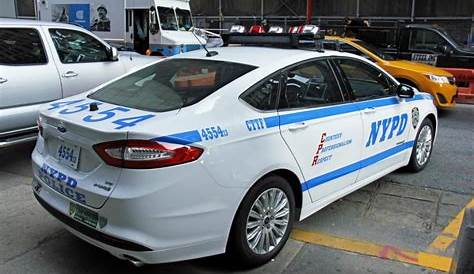 NYPD Ford Fusion Police Car - Code 3 Garage