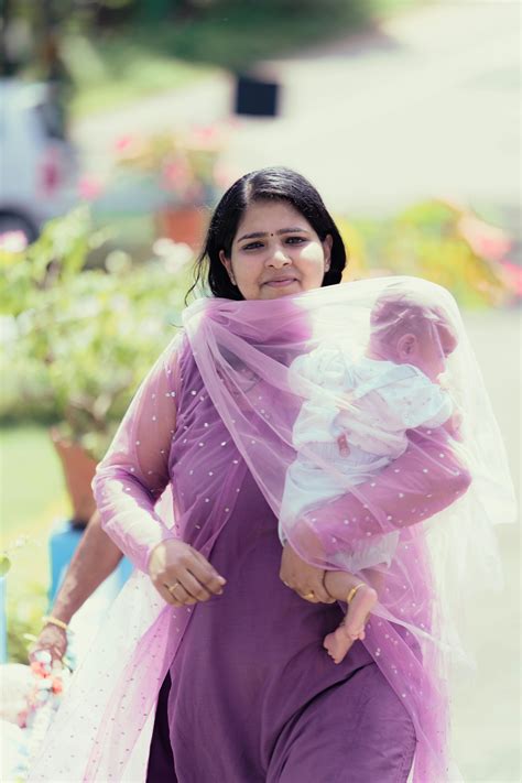 माँ -एकमात्र शब्द नहीं इसमें समाया अनंत ब्रह्मांड है। Mother—not merely ...