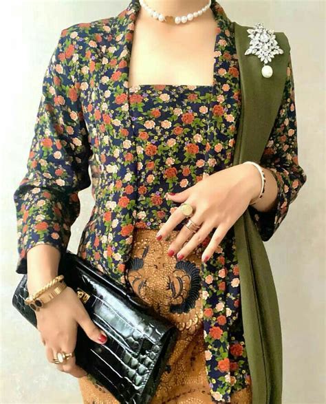 Pin By Raissasha On Kebaya Batik Fashion Kebaya Modern Dress Batik Kebaya