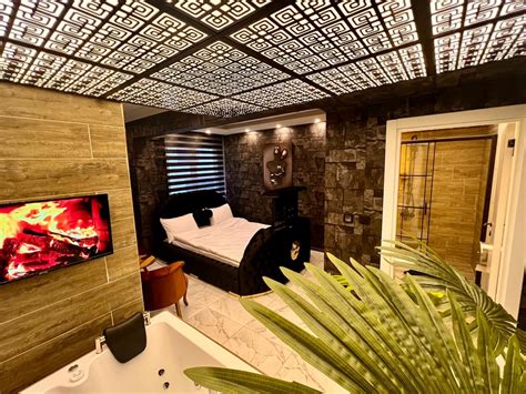 Ultra-luxury concept rooms with Jacuzzi opposite Espark - Flats for ...