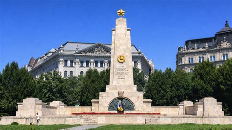 A grand monument in the heart of Budapest