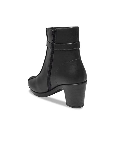 Women’s boots that blend comfort and fashion