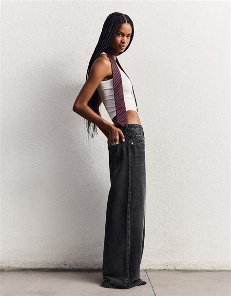 Wide-leg low-waist jeans - Women | Bershka